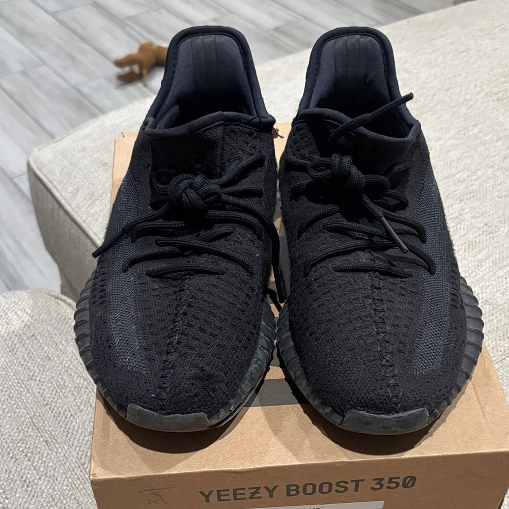 Yeezy Boost 350 V2 Triple Black